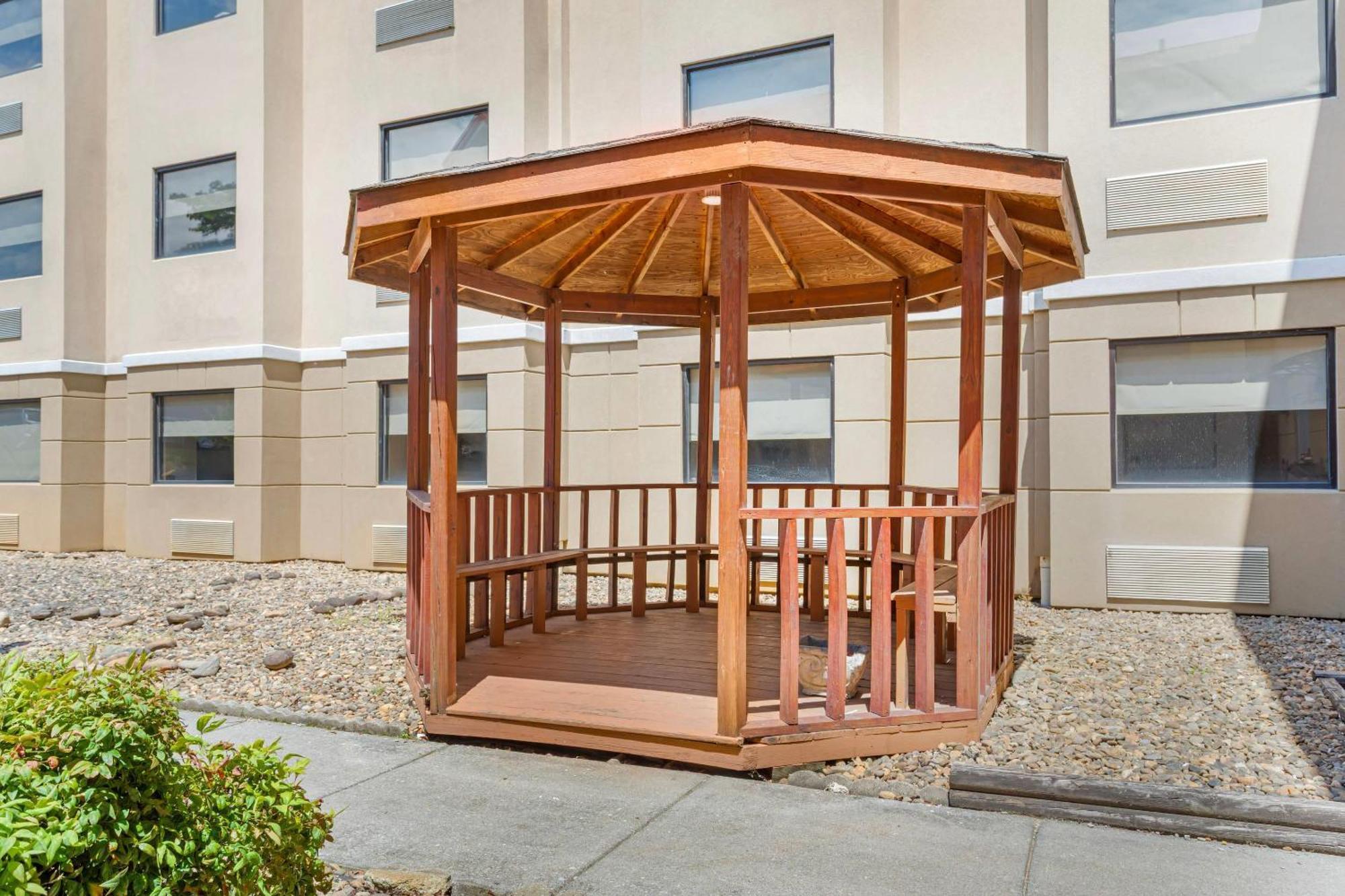 Quality & Hotel Knoxville
